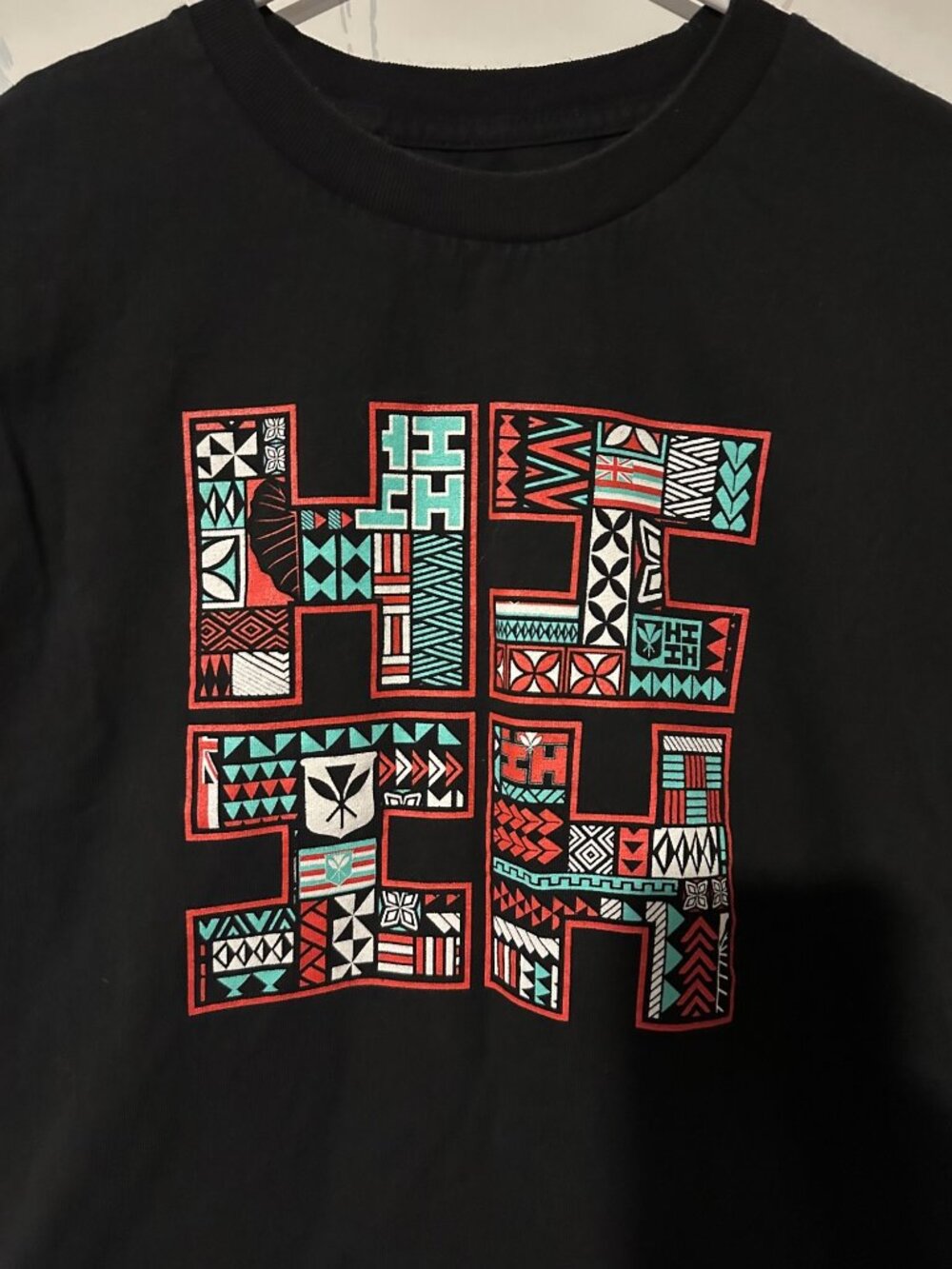 Hawaiis Finest Black Short Sleeve T-Shirt With Tribal Design Graphic Size Kids S
